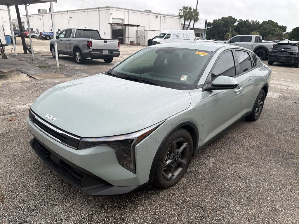 Certified 2025 Kia K4 FWD image 3
