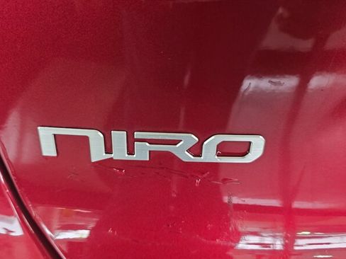 Used 2023 Kia Niro LX image 34