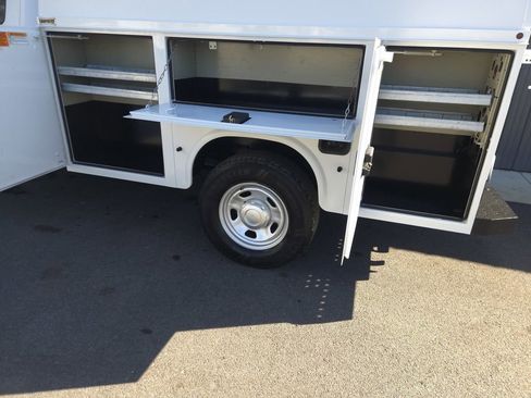 Used 2018 Ford F350 XL w/ Power Equipment Group image 4