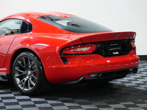 Used 2013 SRT Viper GTS w/ GTS Laguna Interior Pkg image 16