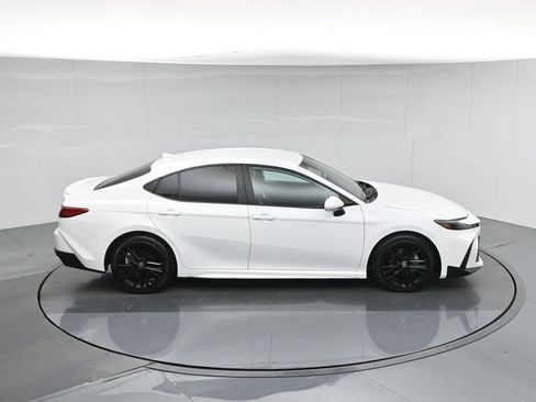 Used 2025 Toyota Camry SE FWD image 41