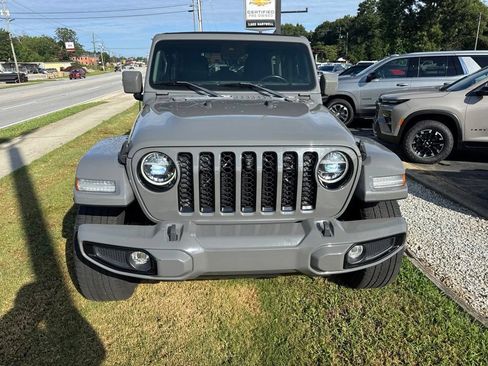 Used 2022 Jeep Wrangler Unlimited Sahara AWD/4WD image 12