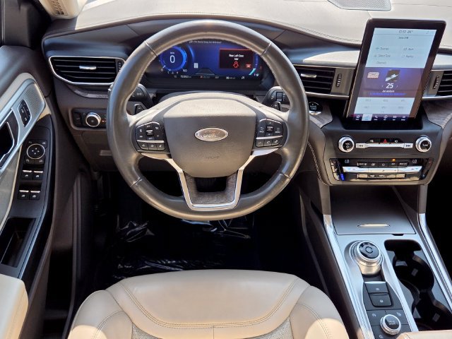 Used 2020 Ford Explorer Platinum w/ Premium Technology Package AWD/4WD image 14