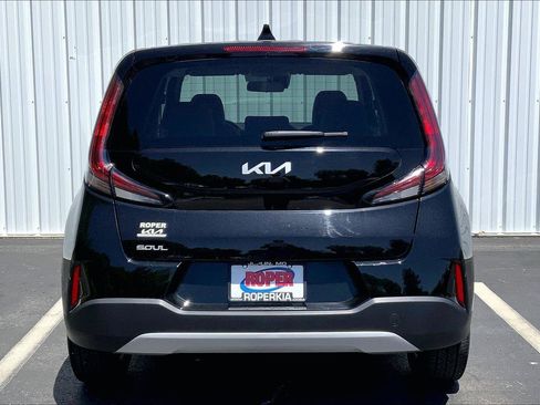 Used 2023 Kia Soul LX w/ Option Group 015 FWD image 4