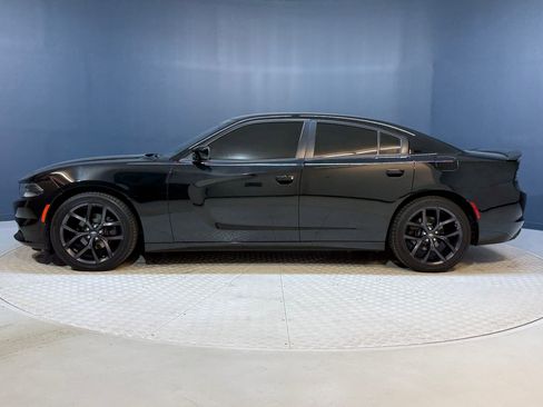 Used 2019 Dodge Charger SXT w/ Plus Group image 2