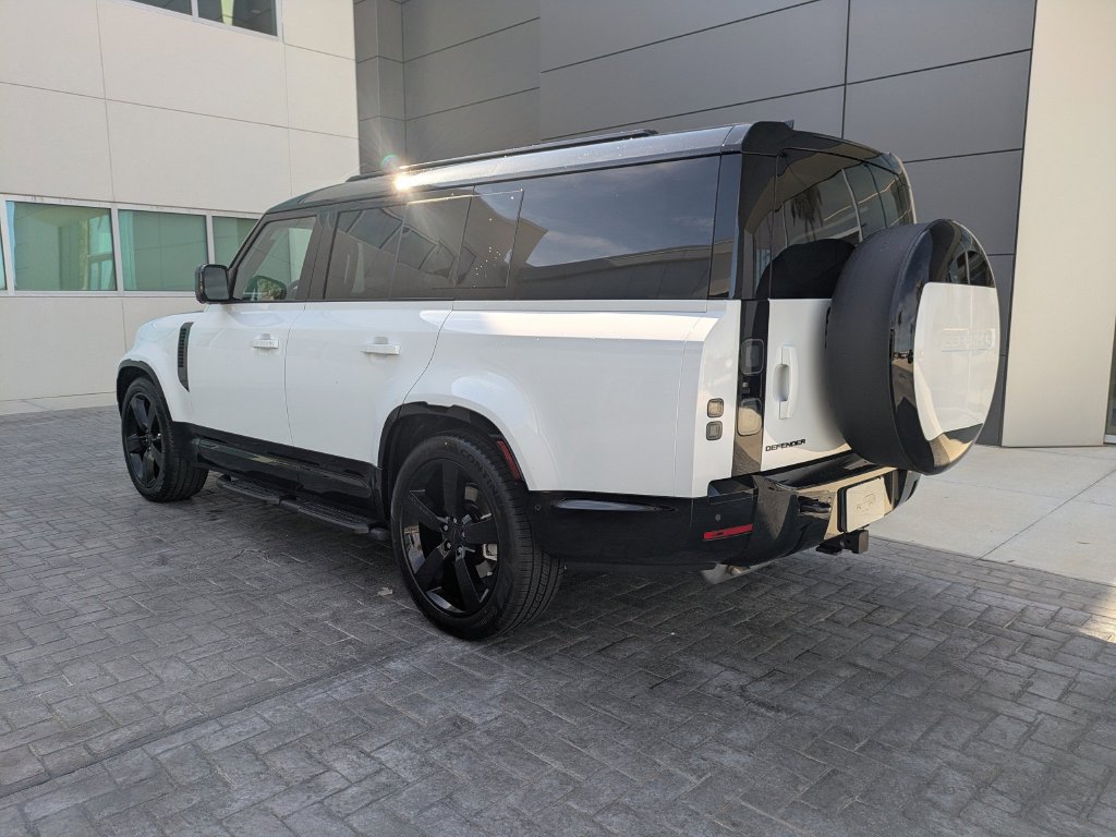 New 2026 Land Rover Defender 130 X-Dynamic SE AWD/4WD image 7