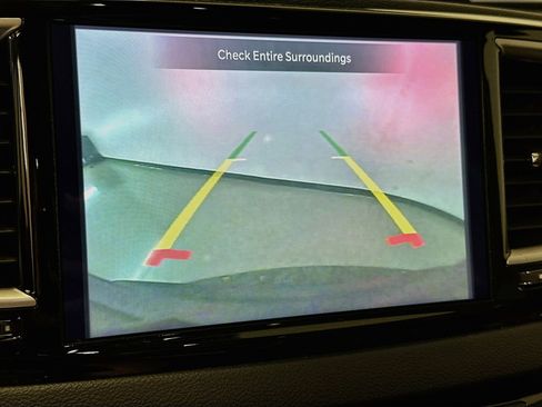Used 2024 Chrysler Pacifica Touring-L FWD image 22