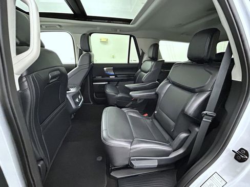 Used 2025 Ford Expedition Platinum AWD/4WD image 23