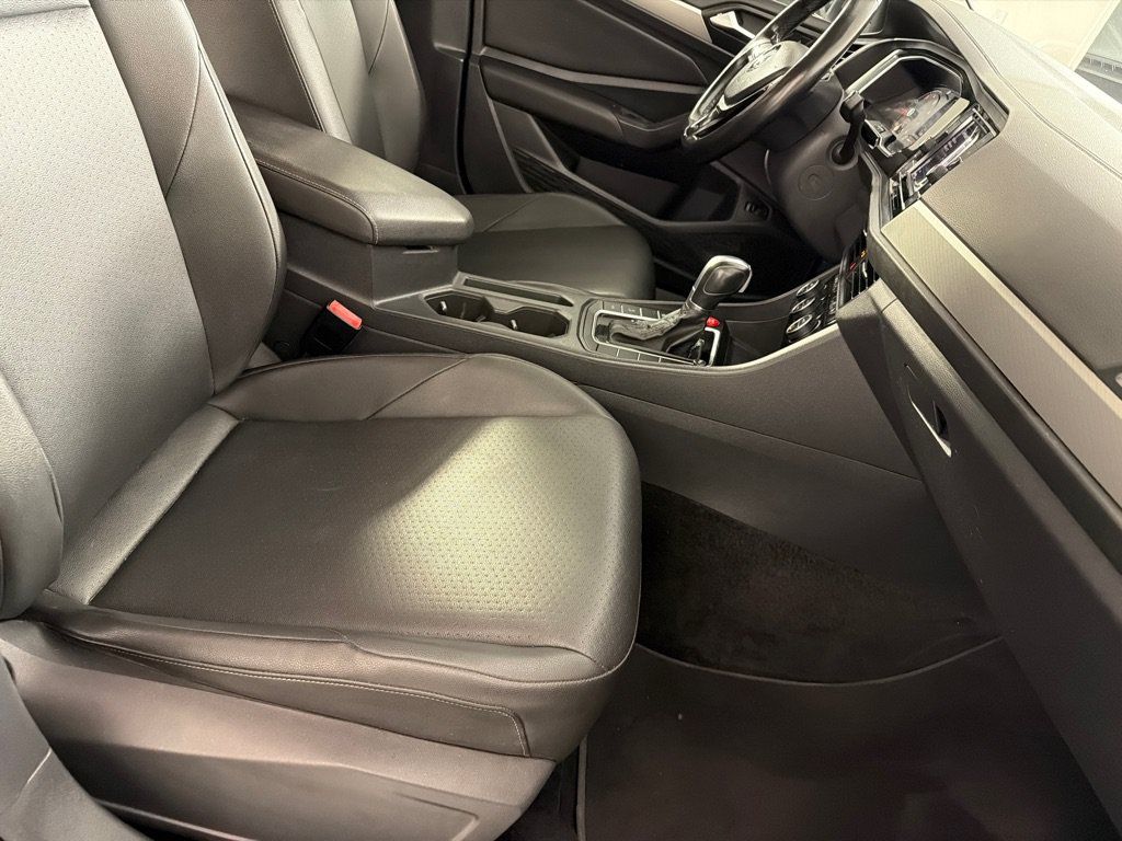 Used 2019 Volkswagen Jetta SE w/ Cold Weather Package FWD image 23