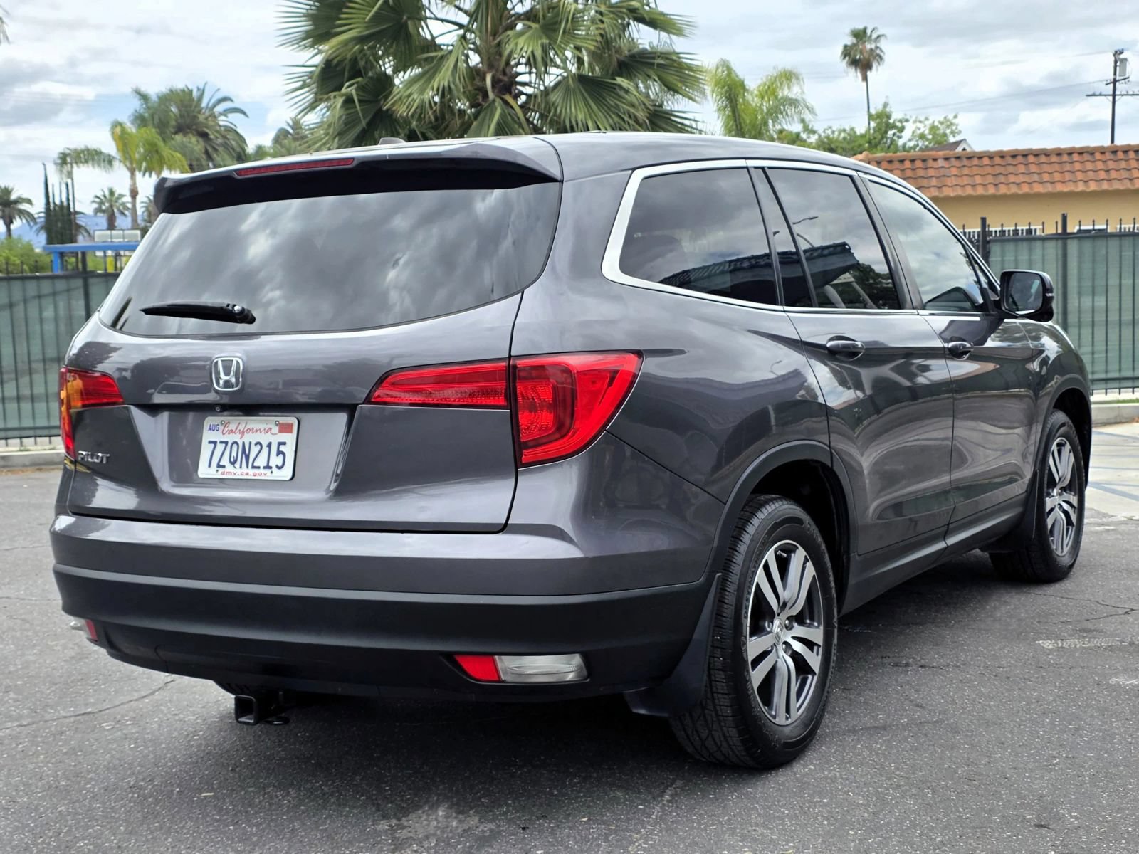 Used 2017 Honda Pilot EX-L image 3