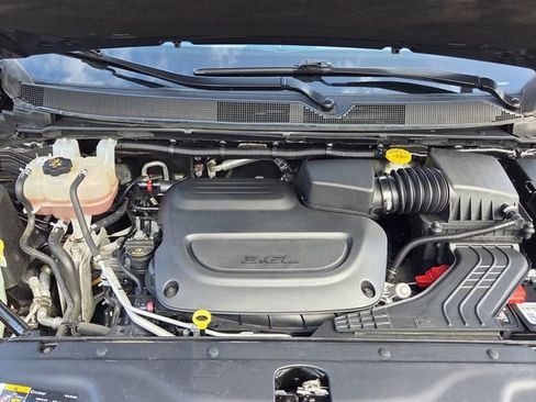 Used 2022 Chrysler Pacifica Touring-L image 20