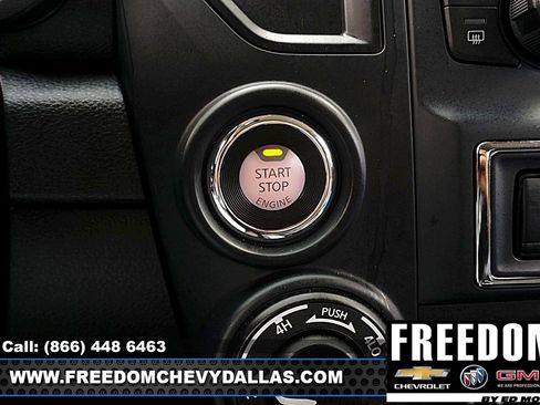 Used 2024 Nissan Titan SV w/ SV Convenience Package image 27