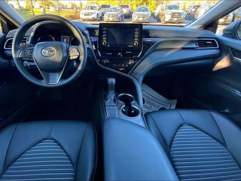 Used 2023 Toyota Camry SE image 16