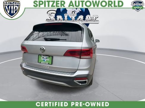 Used 2023 Volkswagen Taos SE w/ Panoramic Sunroof Package FWD image 8