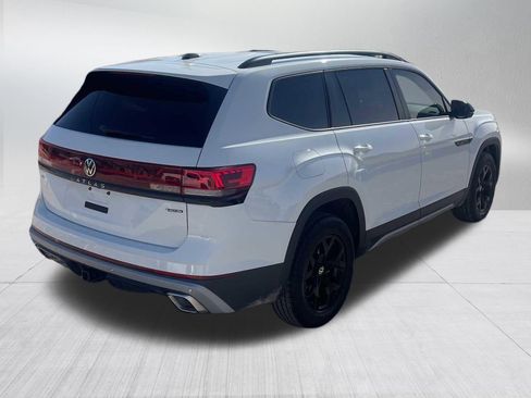 Used 2024 Volkswagen Atlas Peak Edition SE image 6