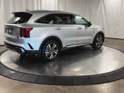 Certified 2023 Kia Sorento EX image 9