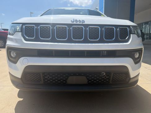 Used 2023 Jeep Compass Latitude AWD/4WD image 11