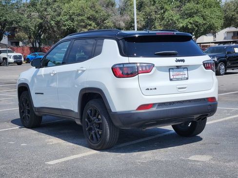 Used 2022 Jeep Compass Latitude AWD/4WD image 3