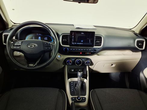 Certified 2024 Hyundai Venue Limited FWD image 14