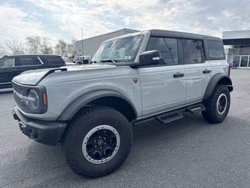 Used 2023 Ford Bronco Badlands w/ Sasquatch Package AWD/4WD image 4