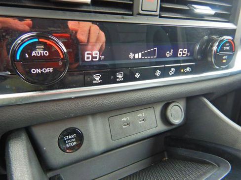 Used 2024 Nissan Rogue SV image 20