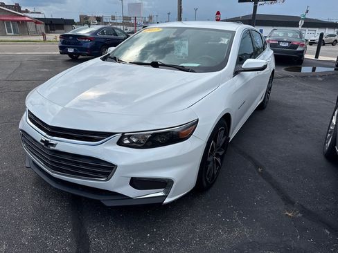 Used 2017 Chevrolet Malibu LT FWD image 3