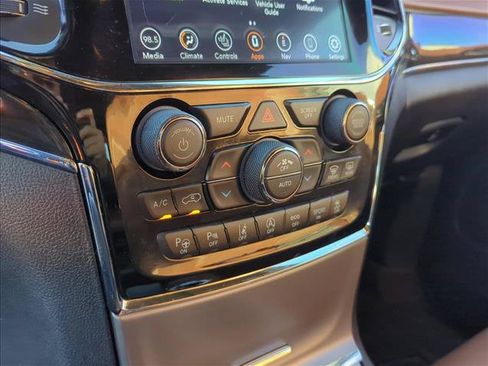 Used 2020 Jeep Grand Cherokee Overland AWD/4WD image 20