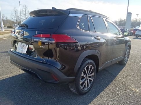 Used 2022 Toyota Corolla Cross XLE image 3
