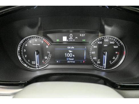 Certified 2022 Cadillac XT5 Premium Luxury FWD image 16