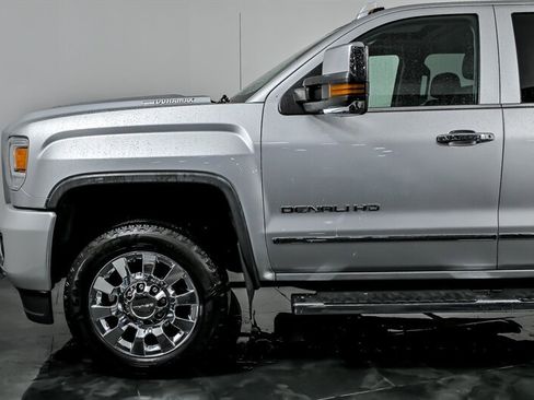 Used 2017 GMC Sierra 2500 Denali w/ Duramax Plus Package AWD/4WD image 6