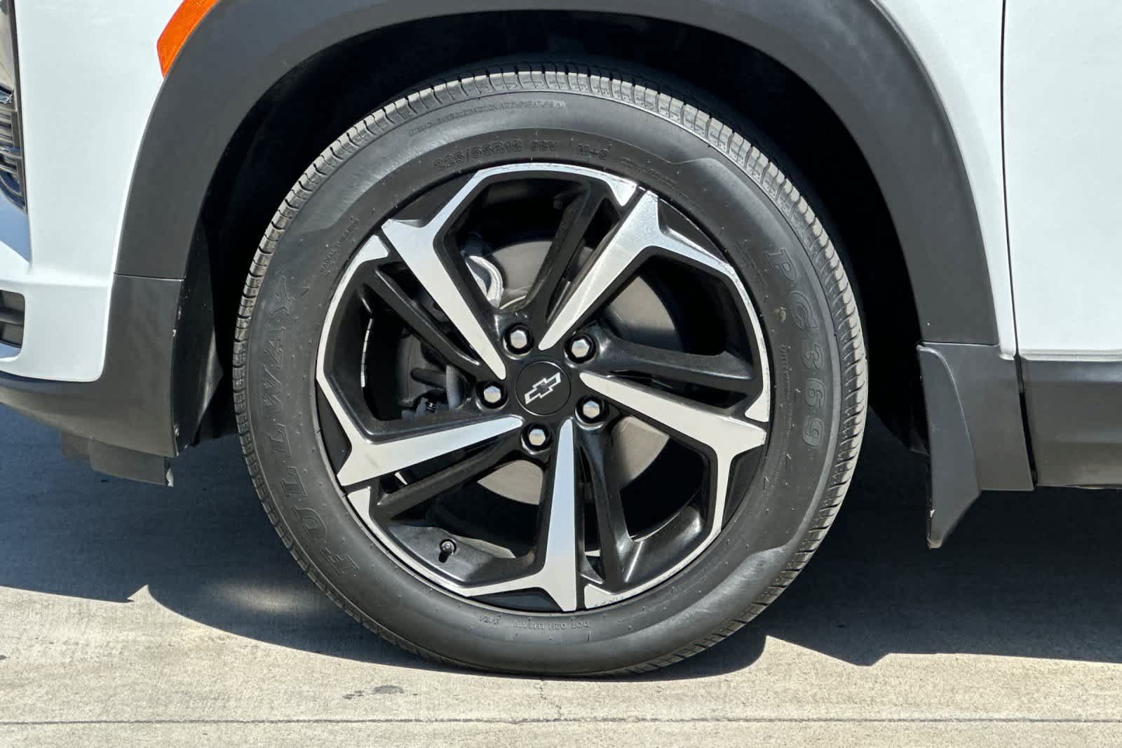 Used 2022 Chevrolet TrailBlazer RS w/ Sun and Liftgate Package FWD image 12