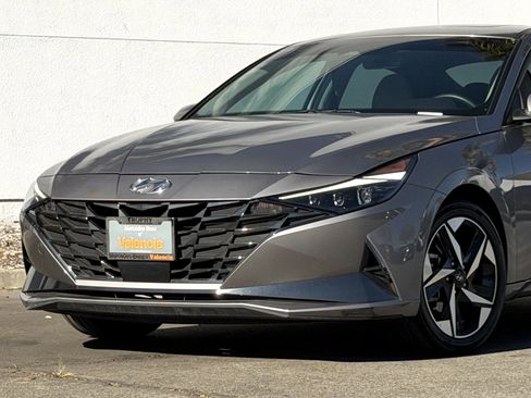 Used 2023 Hyundai Elantra Limited w/ Cargo Package image 3