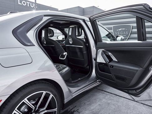 Used 2024 BMW 760i xDrive AWD/4WD image 26