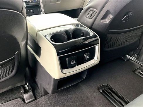 Used 2024 Kia Carnival SX image 34