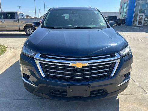 Used 2023 Chevrolet Traverse LT w/ Rear Camera Mirror Package image 2