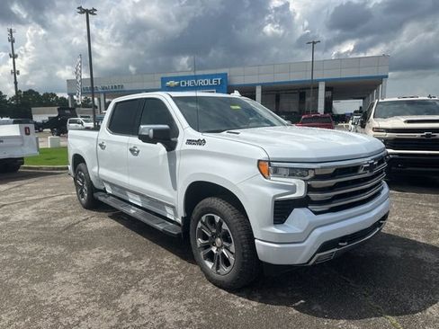 New 2026 Chevrolet Silverado 1500 High Country w/ Technology Package AWD/4WD image 1