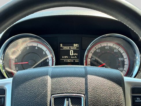 Used 2016 Dodge Grand Caravan SXT w/ Rear Park Assist Package FWD image 28