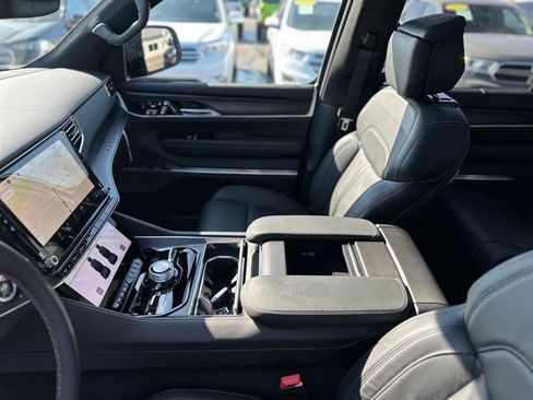 New 2026 Jeep Grand Wagoneer Summit image 12
