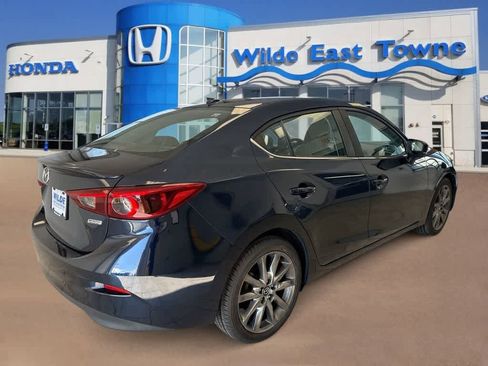 Used 2018 MAZDA MAZDA3 Grand Touring image 8