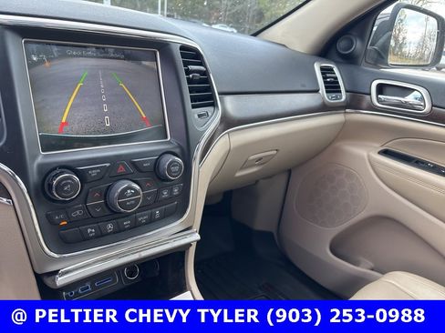 Used 2017 Jeep Grand Cherokee Limited w/ Luxury Group II image 17