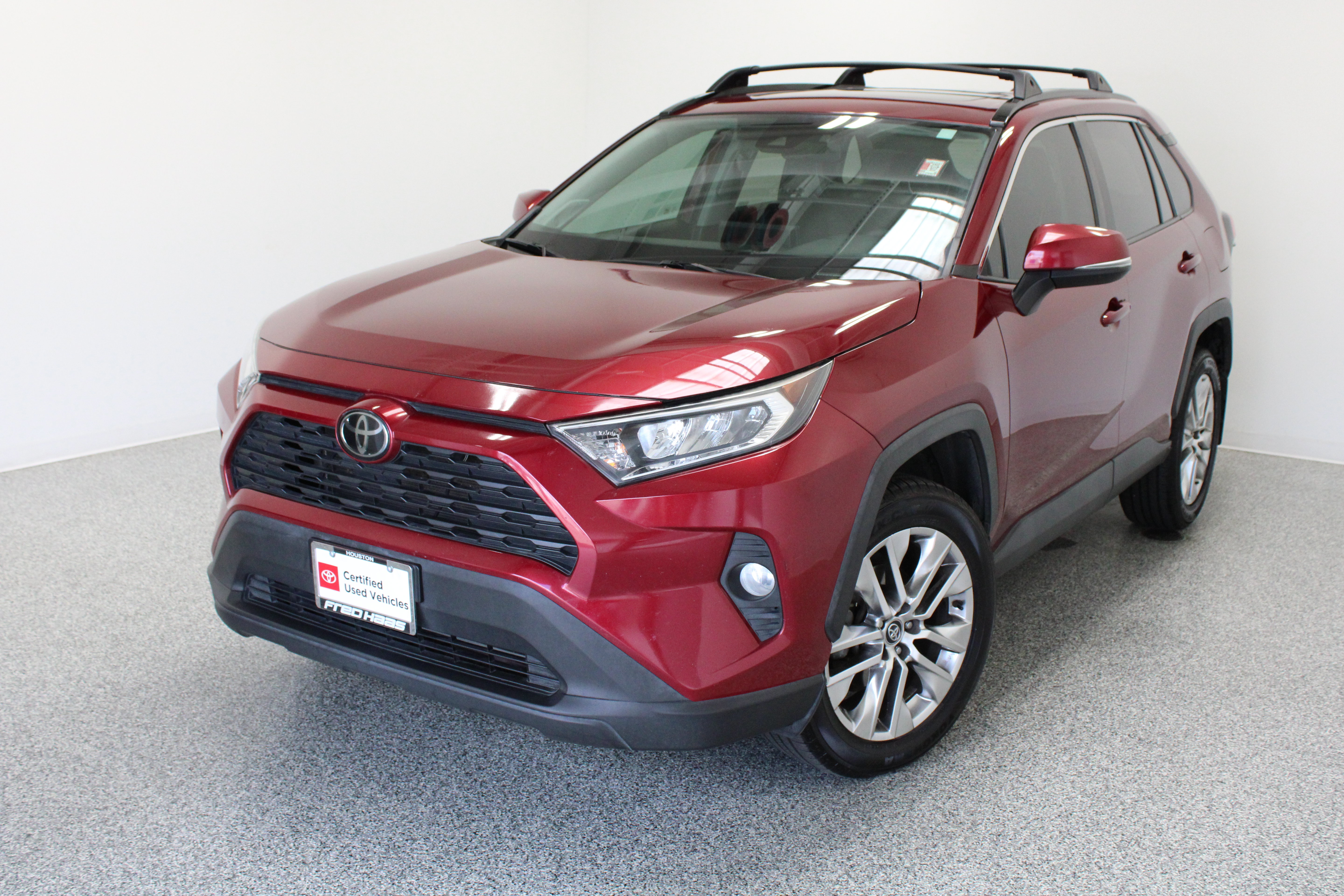 Used 2020 Toyota RAV4 XLE Premium FWD image 2