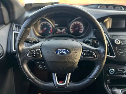 Used 2018 Ford Focus ST image 25