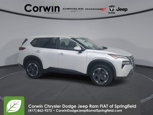 Used 2025 Nissan Rogue SV image 1