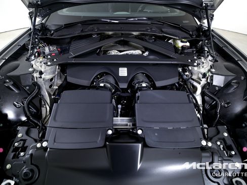 Used 2025 Aston Martin V8 Vantage Coupe image 25