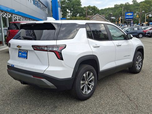 Used 2025 Chevrolet Equinox LT w/ Safety and Technology Package image 6