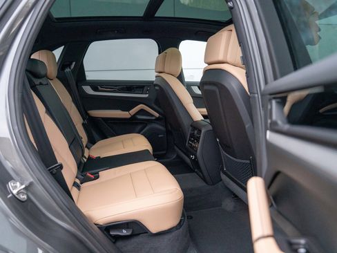 New 2026 Porsche Cayenne image 23