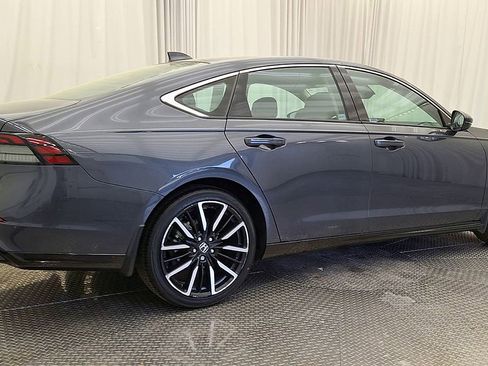 Used 2023 Honda Accord Touring image 3