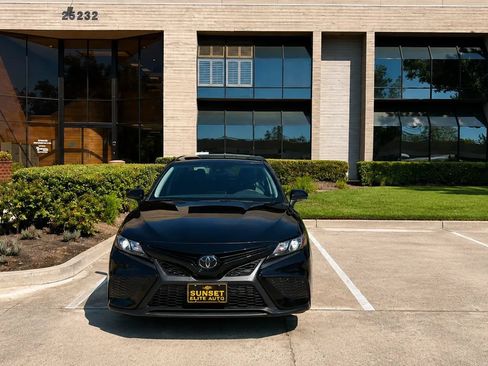 Used 2023 Toyota Camry SE w/ Convenience Package FWD image 12