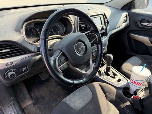 Used 2018 Jeep Cherokee Latitude w/ Altitude Package image 26