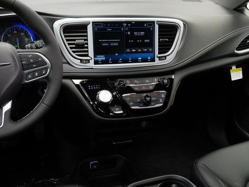 New 2026 Chrysler Pacifica Select image 22